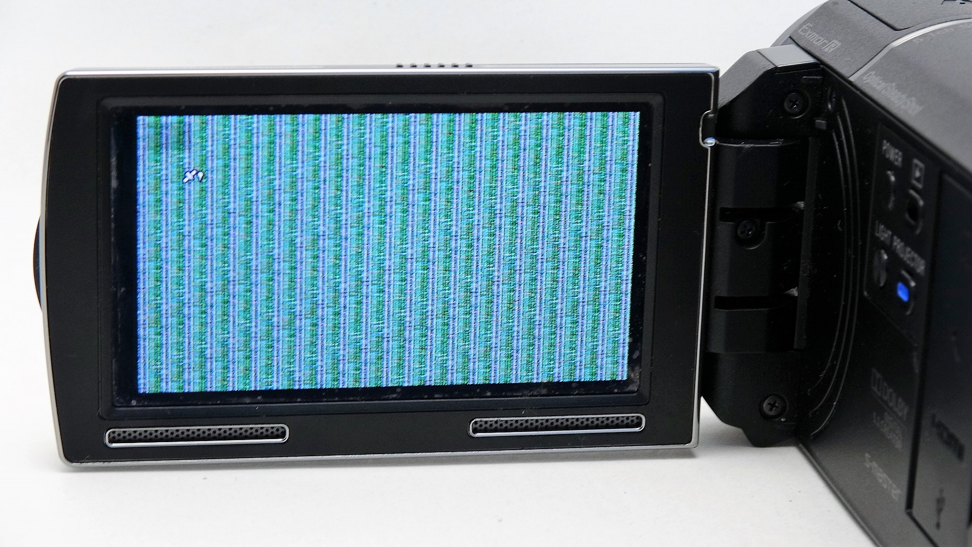 HDR-PJ590V-Sony-handycam-落下後に液晶表示に乱れ。データ復旧